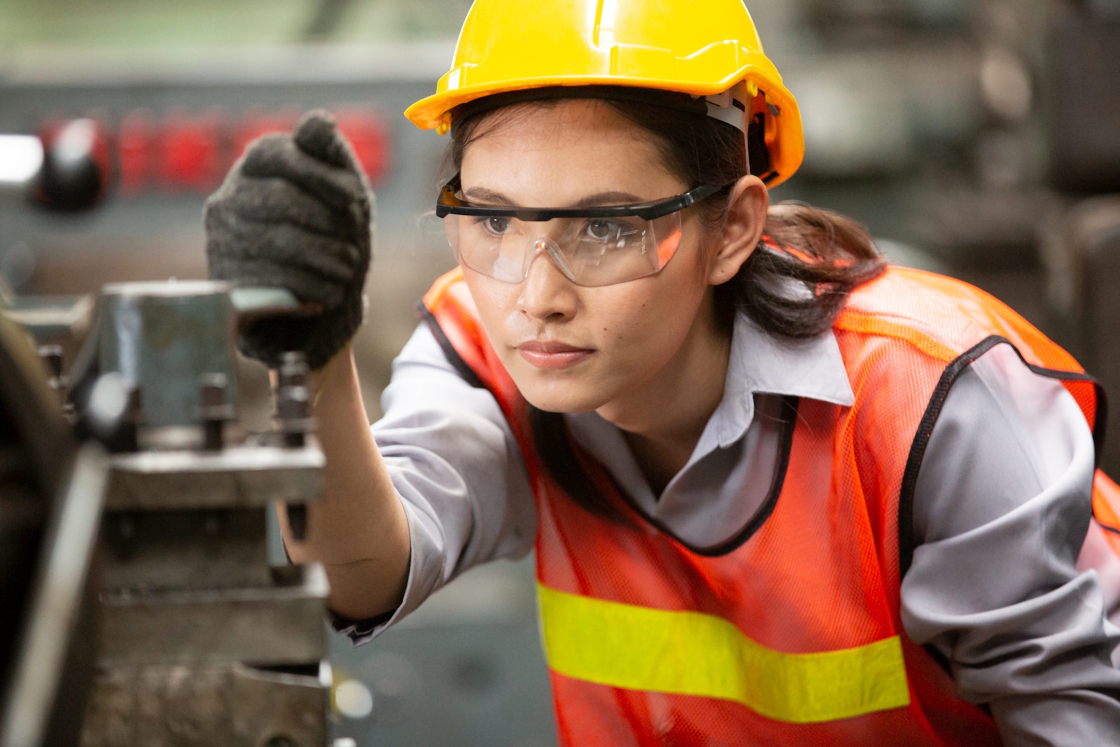 Dusty work environments can leave your eyes irritated